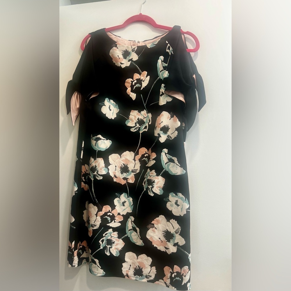 Vince Camuto floral shift dress. Size 12